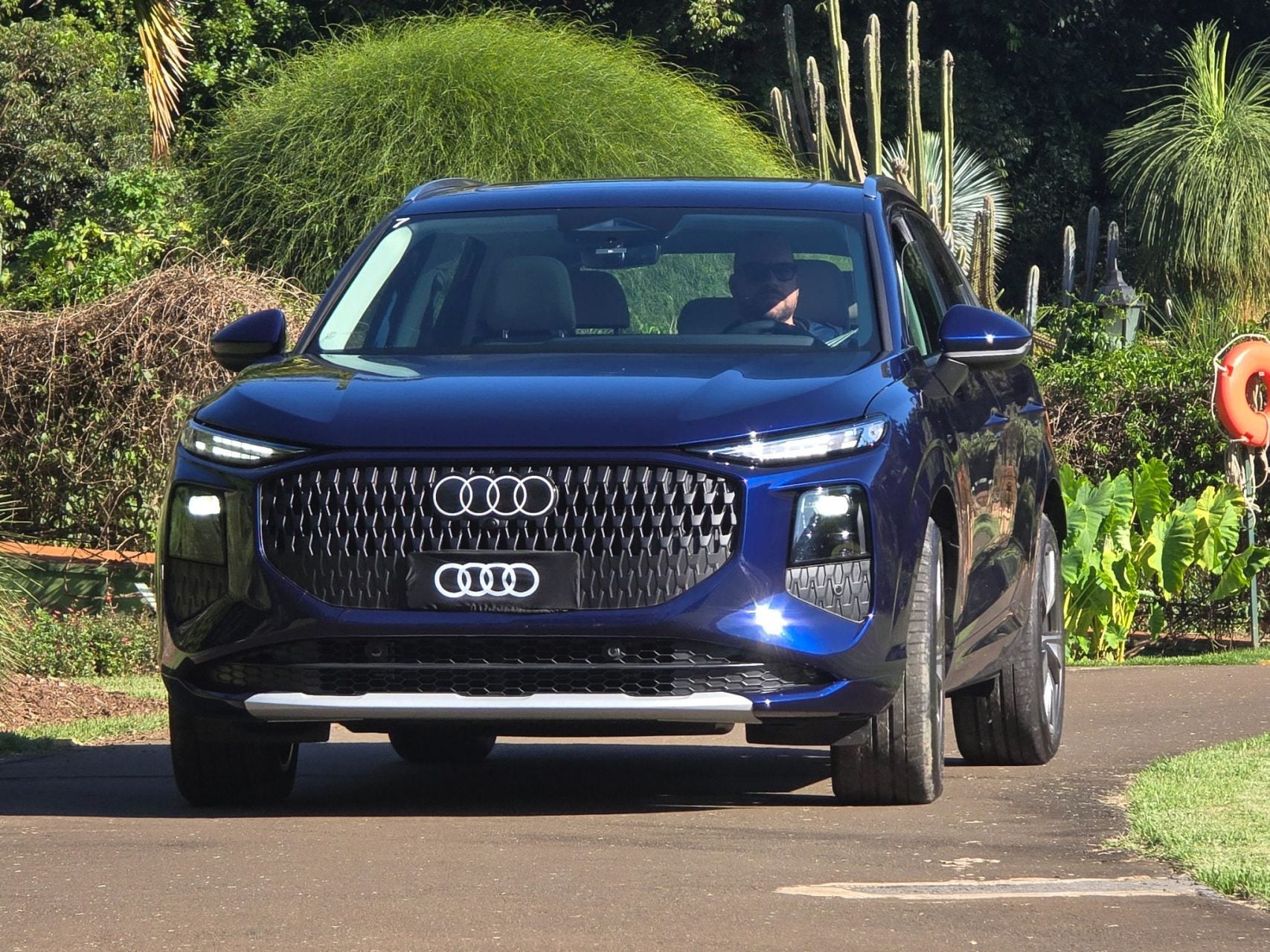 audi-q3-2026-azul-frente-parado-1707x1280.jpg