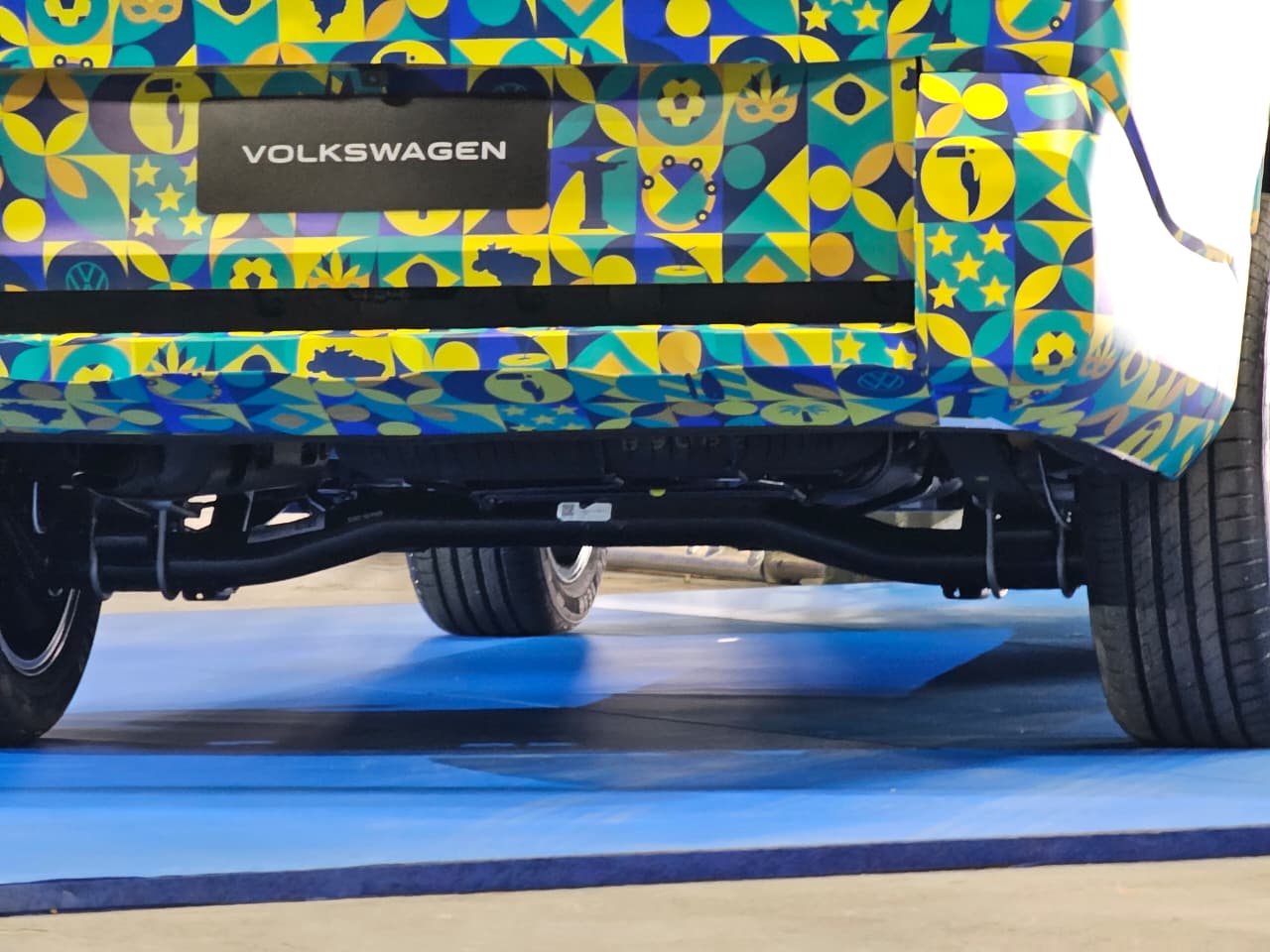 Volkswagen Tucan camuflada suspensão traseira