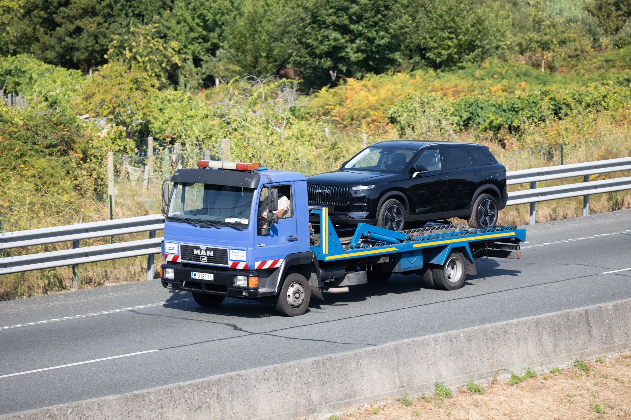 Pontevedra,,Spain,08,08,2025,Tow,Truck,Carrying,A,Broken