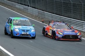 Dacia Logan Mercedes AMG GT 24 max verstappen horas de nurburgring 2026