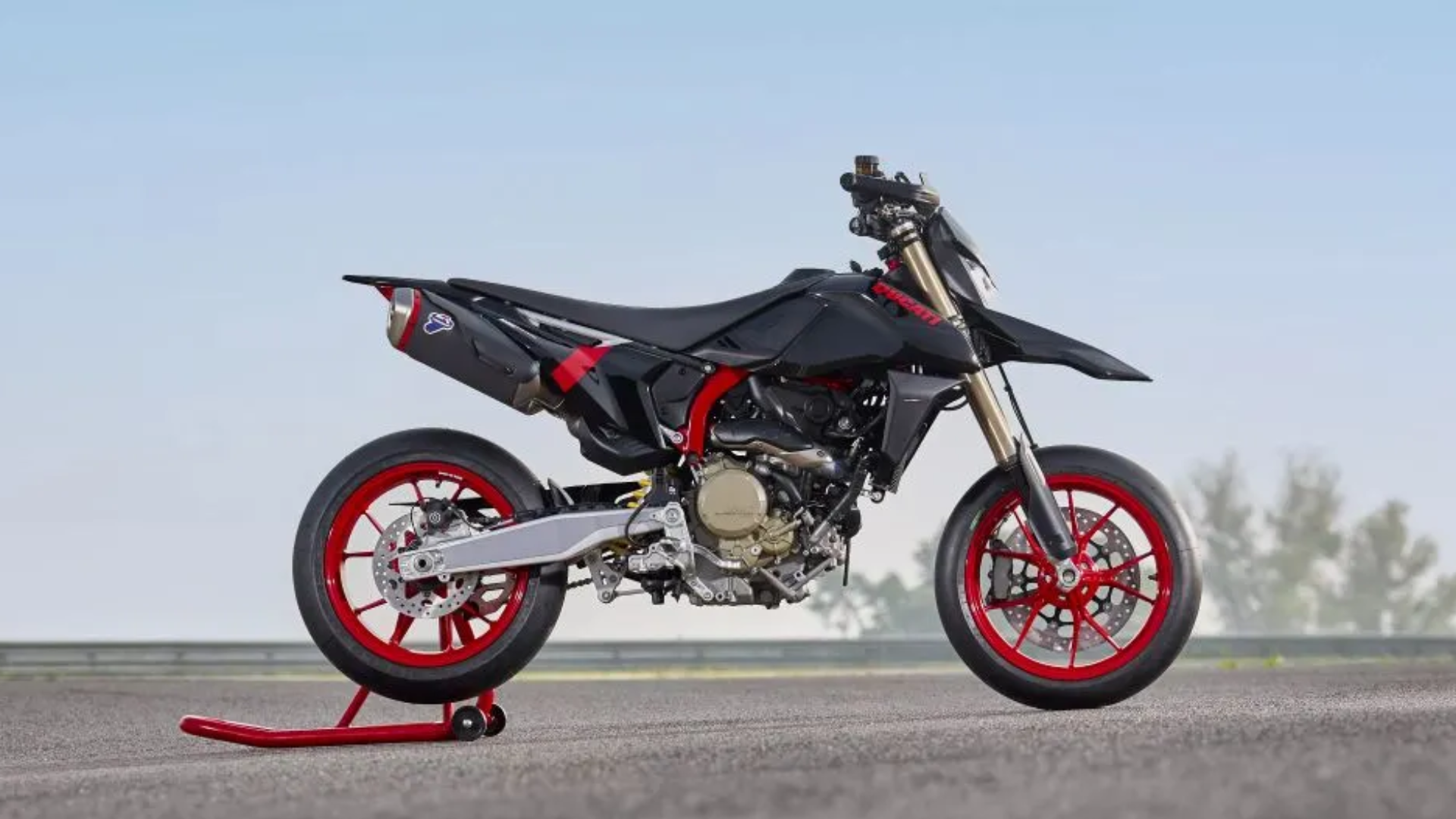 Ducati Hypermotard 698 Mono Nera: foco em esportividade