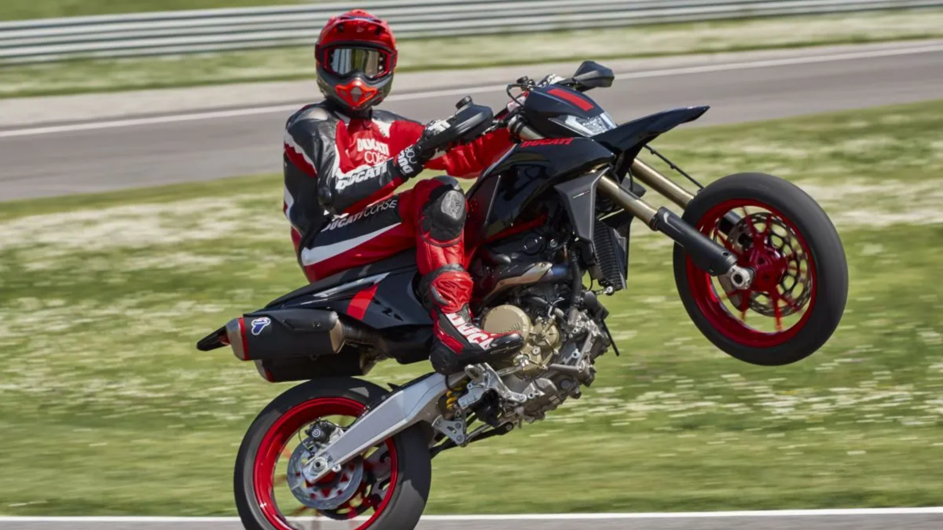 Ducati Hypermotard 698 Mono Nera (3)