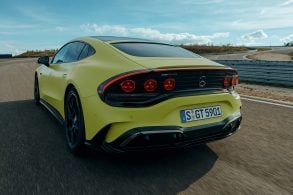 Das neue Mercedes AMG GT 4 Türer Coupé: Revolutionäre Performance Maximale Intensität The new Mercedes AMG GT 4 Door Coupé: Revolutionary performance Maximum intensity
