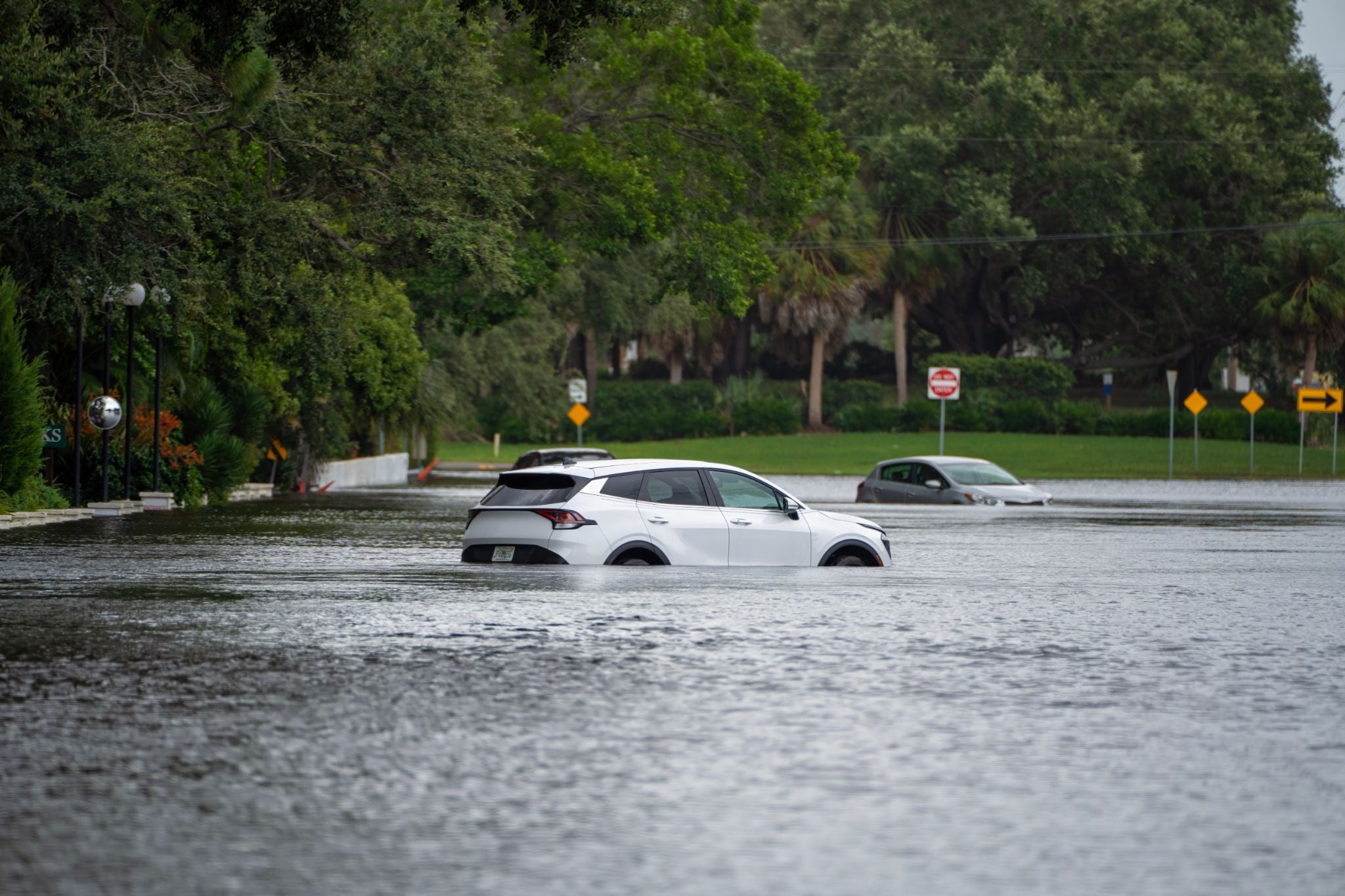 Flooded,Florida,Street,With,Stuck,Cars,After,Hurricane,Debby,Rainfall