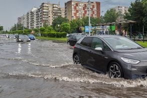 Bucharest,,Romania ,9th,Jun,,2025:,Cars,Drive,On,A,Heavily