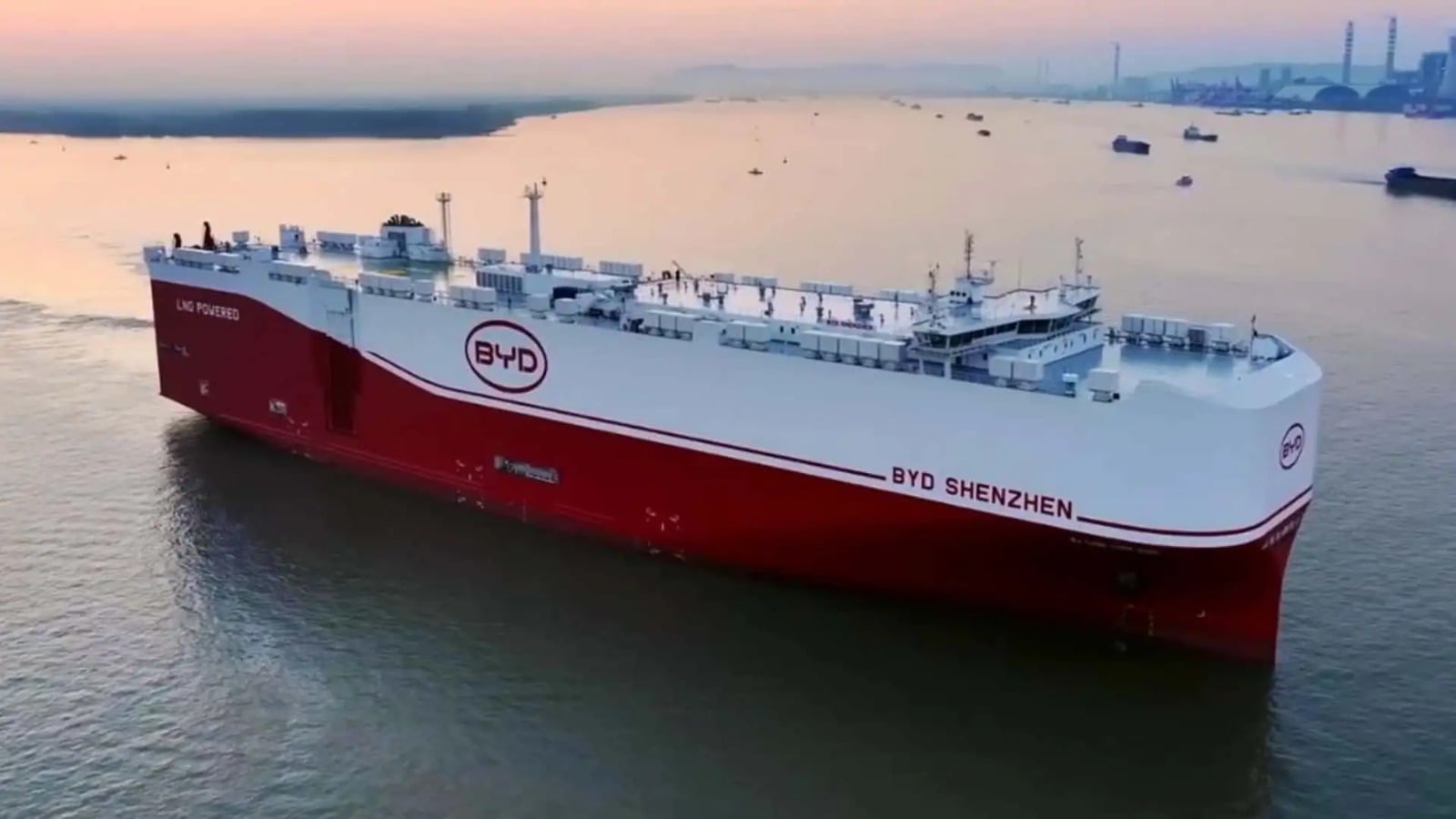 Porto de Itajaí monta esquema de 24 horas para receber 11,7 mil carros da BYD