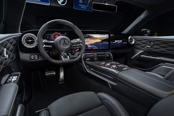 Como funciona o vibrador que fica sob o banco do novo Mercedes-AMG GT elétrico