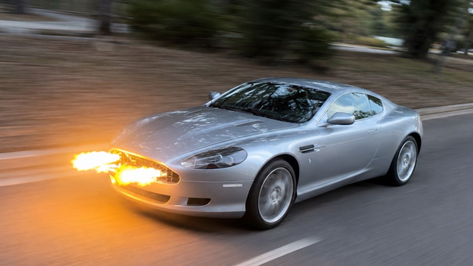 Aston Martin DB9 com lança-chamas de James Bond foi a leilão por valor surpreendentemente baixo