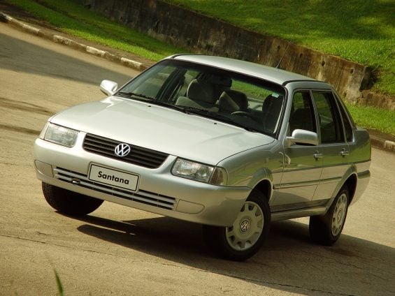 volkswagen santana 2005 prata frente parado