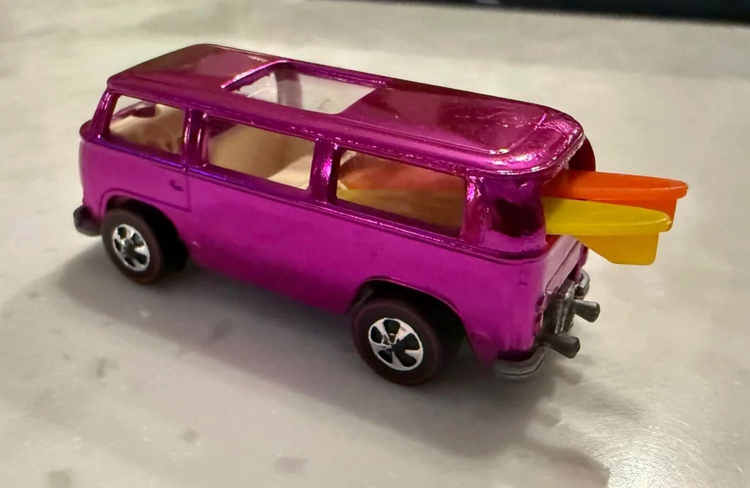 Pink Rear Loading Beach Bomb (1969) hot wheels mais raros e caros