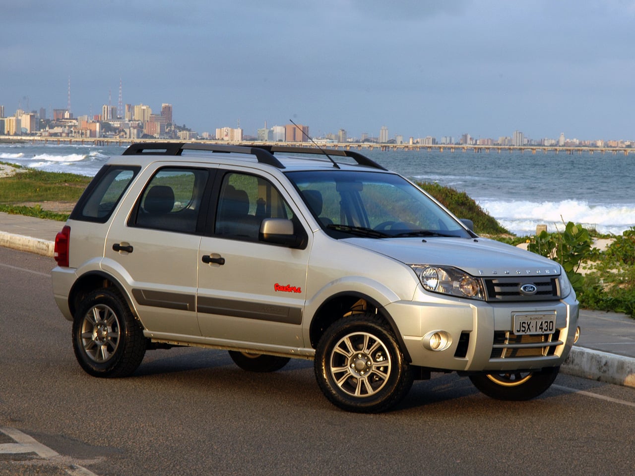 ford ecosport freestyle Prata frente parado