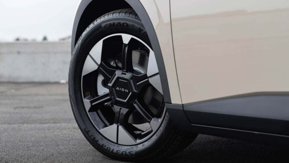 GAC Aion UT (20)