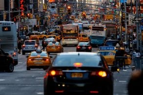 Nova York obrigará motoristas reincidentes a instalar limitadores de velocidade