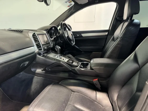 Porsche Cayenne vira picape e é colocado à venda na Nova Zelândia por R$150 mil 8