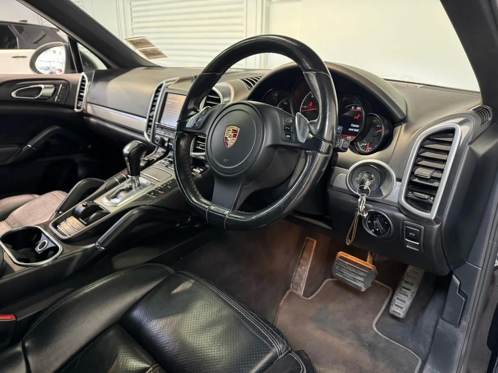 Porsche Cayenne vira picape e é colocado à venda na Nova Zelândia por R$150 mil 7
