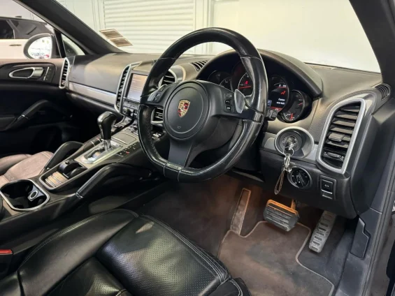 Porsche Cayenne vira picape e é colocado à venda na Nova Zelândia por R$150 mil 7