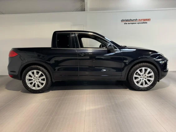 Porsche Cayenne vira picape e é colocado à venda na Nova Zelândia por R$150 mil 6