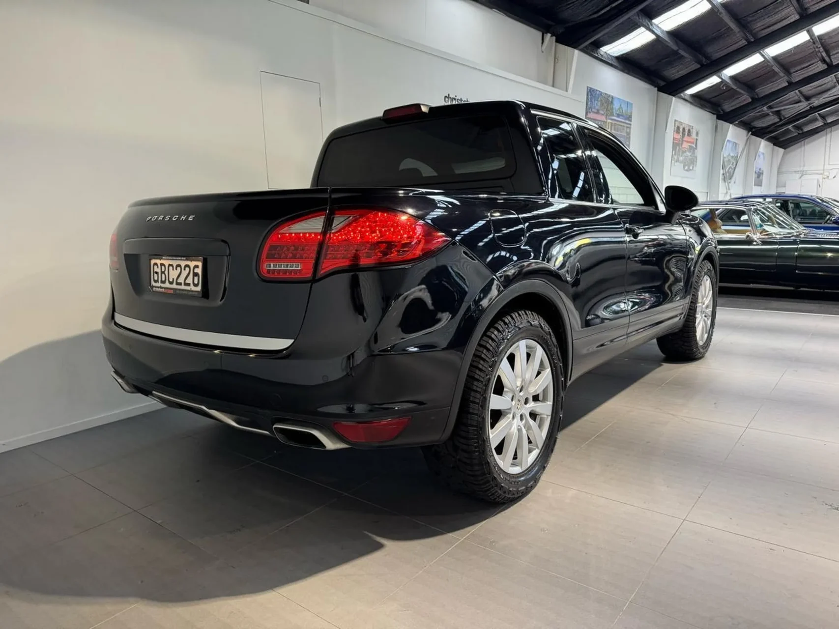 Porsche Cayenne vira picape e é colocado à venda na Nova Zelândia por R$150 mil 5