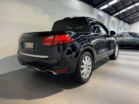 Porsche Cayenne vira picape e é colocado à venda na Nova Zelândia por R$150 mil 5