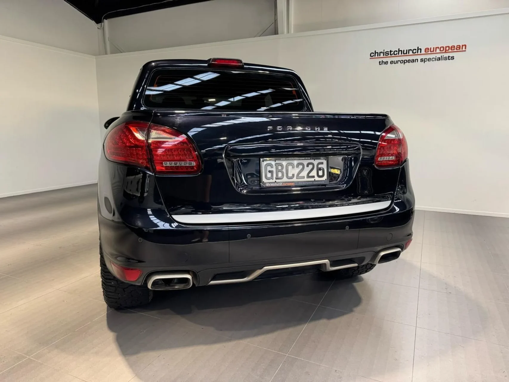 Porsche Cayenne vira picape e é colocado à venda na Nova Zelândia por R$150 mil 4