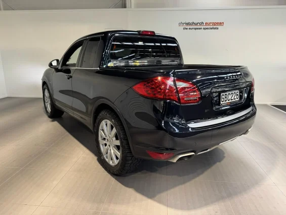 Porsche Cayenne vira picape e é colocado à venda na Nova Zelândia por R$150 mil 3