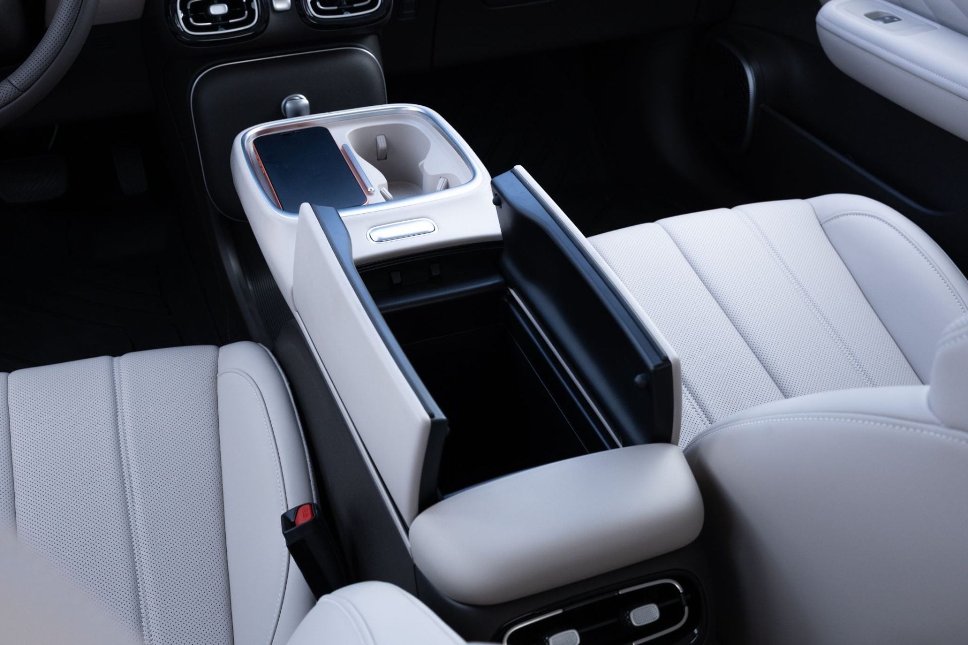 GAC Aion UT Elite interior console