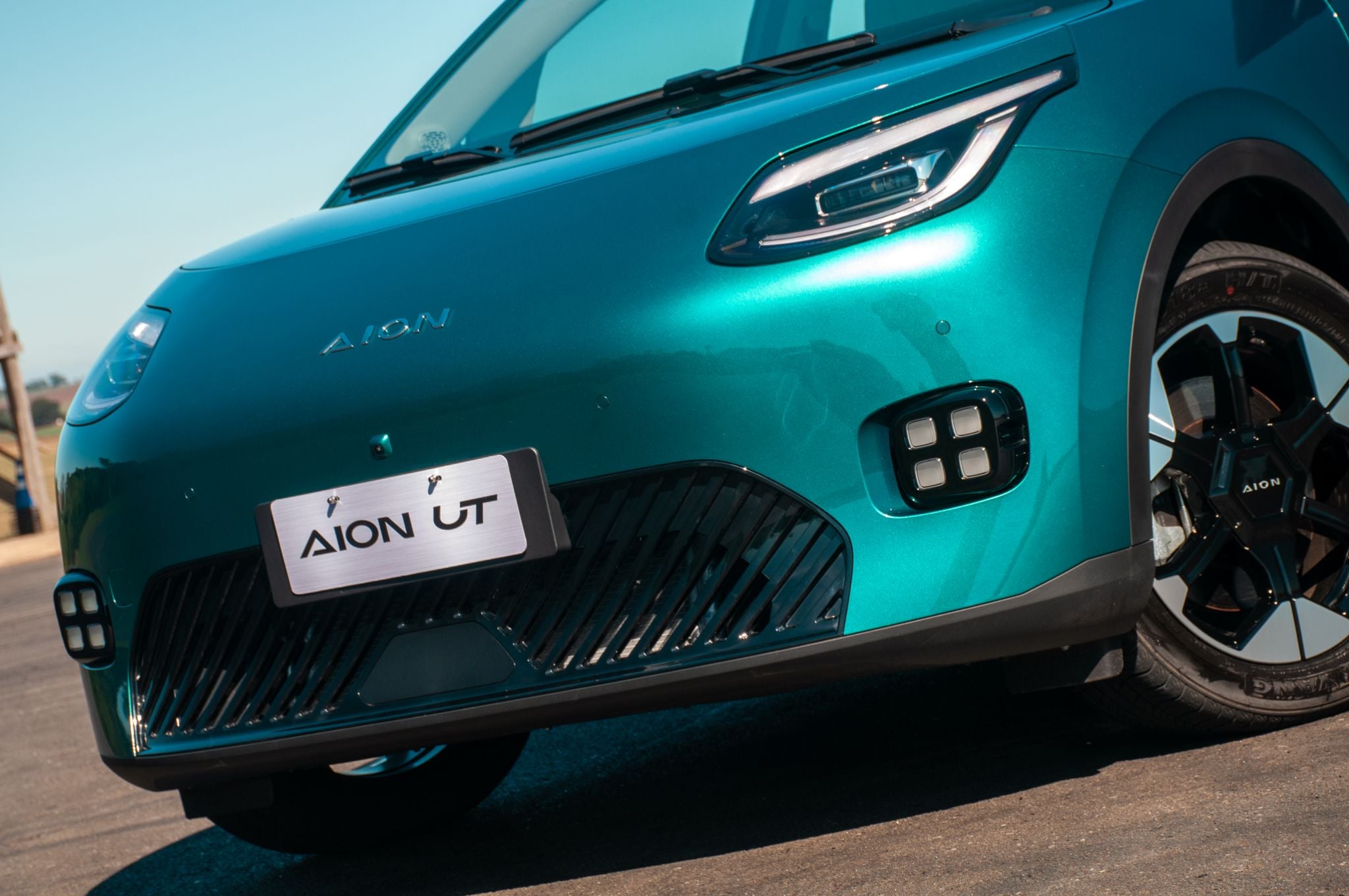 GAC Aion UT Elite Verde dianteria detalhe