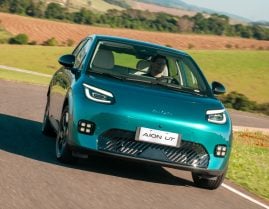 GAC Aion UT Elite Verde frente em movimento