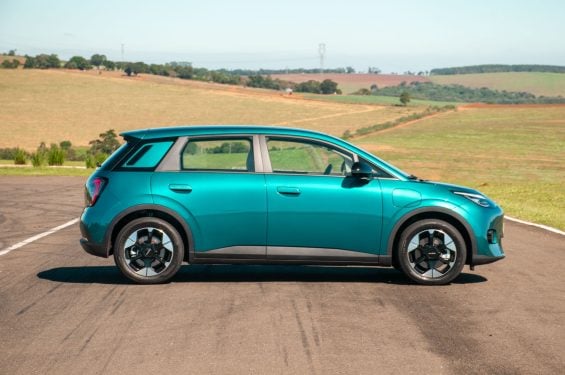 GAC Aion UT Elite Verde lateral parado