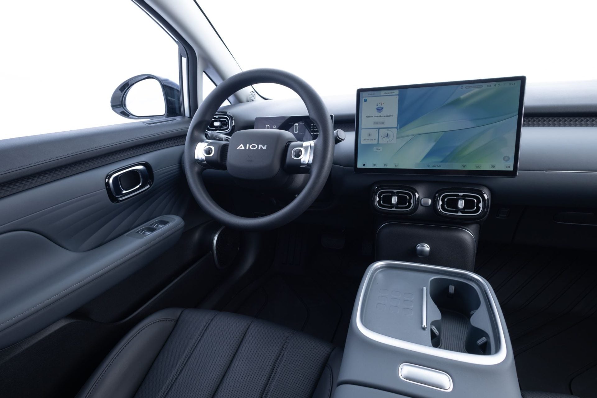 GAC Aion UT Premium interior painel (2)