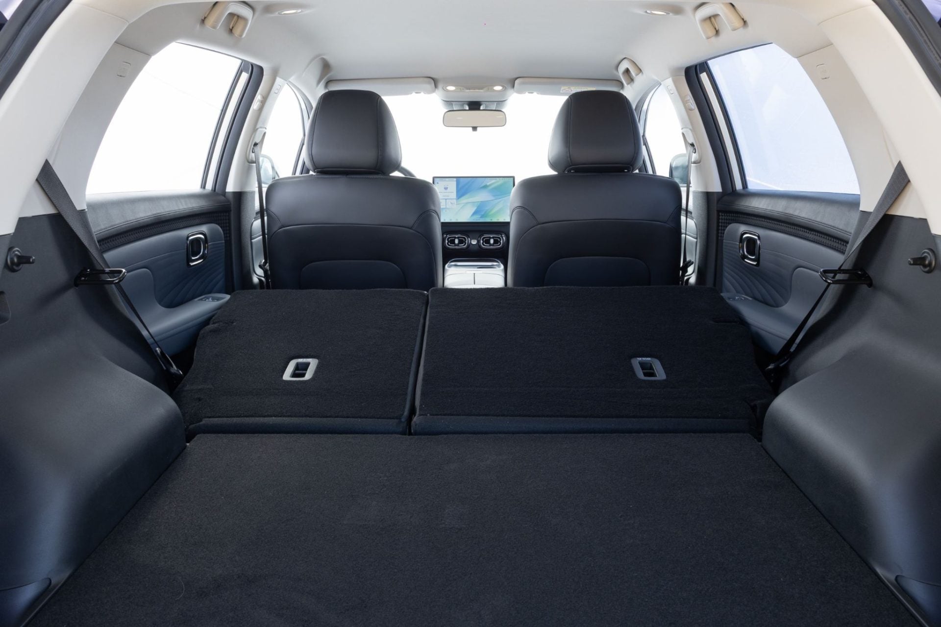 GAC Aion UT Premium interior porta malas (2)
