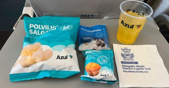 Adeus ao salgadinho a bordo? Projeto quer banir ultraprocessados em ônibus e aviões