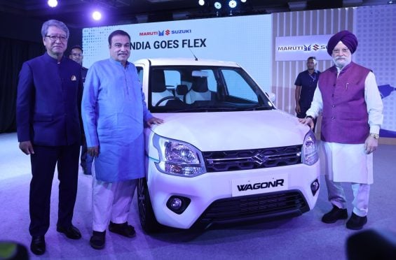Hon’ble Min of Road Transport & Highways Shri Nitin Gadkari Hon’ble Min of Petroleum & Natural Gas Shri Hardeep Singh Puri and Mr Hisashi Takeuchi MD & CEO Maruti Suzuki at the launch of India’s 1st Flex Fue