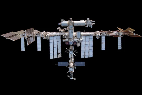 Vazamento de ar na Estação Espacial obriga astronautas a preparar plano de evacuação emergencial
