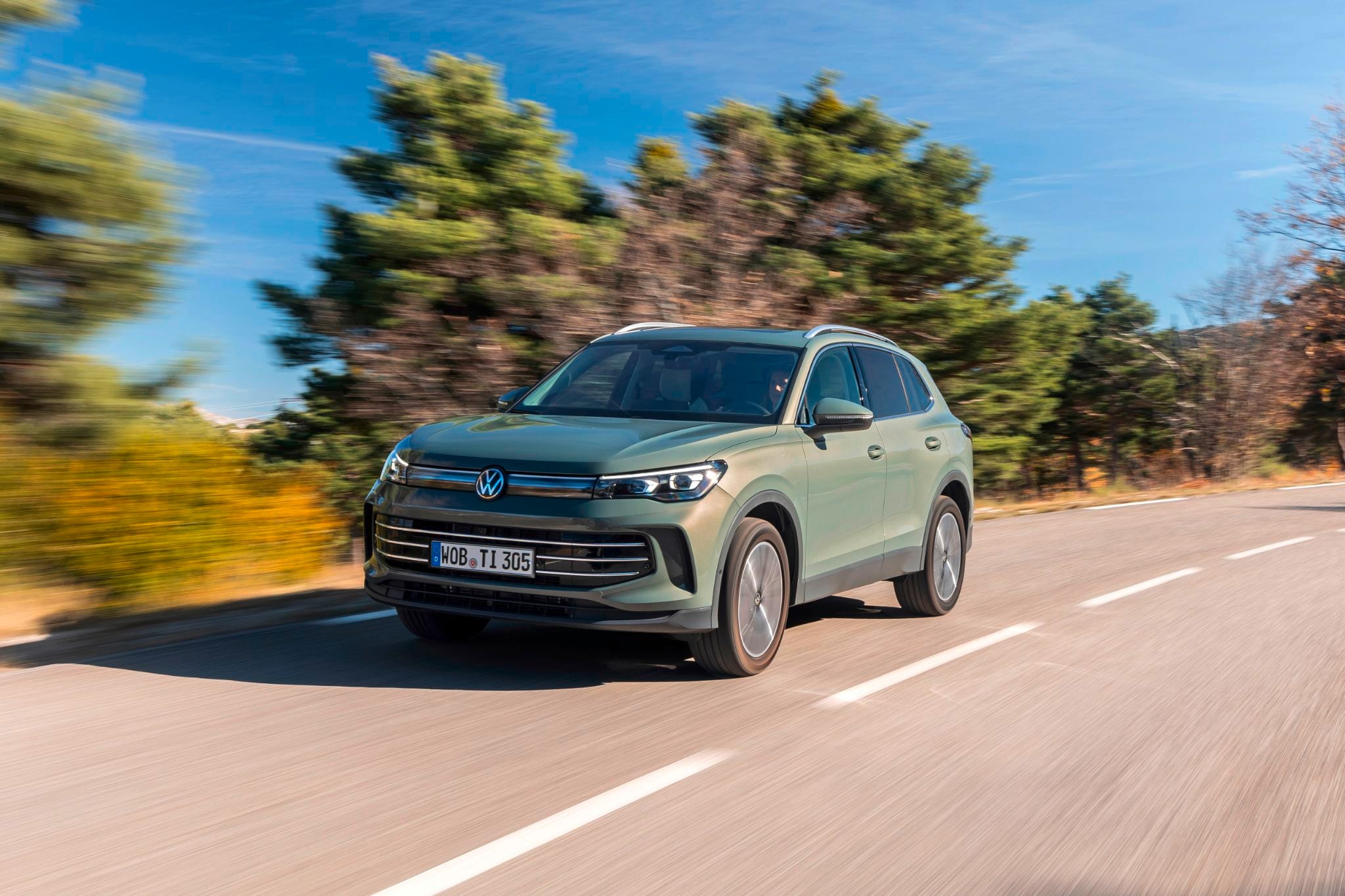 volkswagen tiguan 4motion modelo europeu verde frente