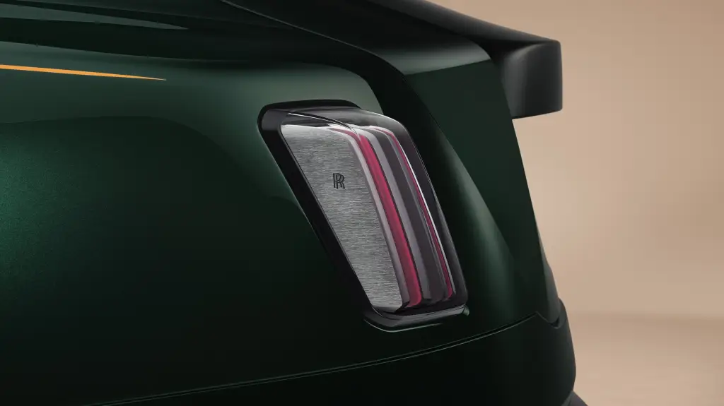 Rolls Royce atualiza Spectre e amplia autonomia do cupê elétrico de luxo 7