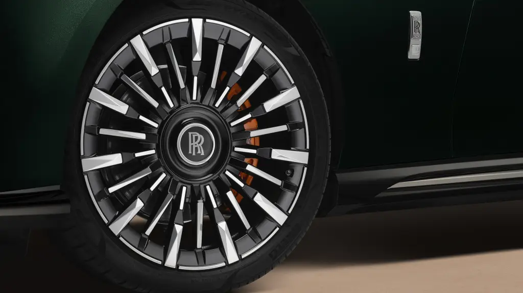 Rolls Royce atualiza Spectre e amplia autonomia do cupê elétrico de luxo 4
