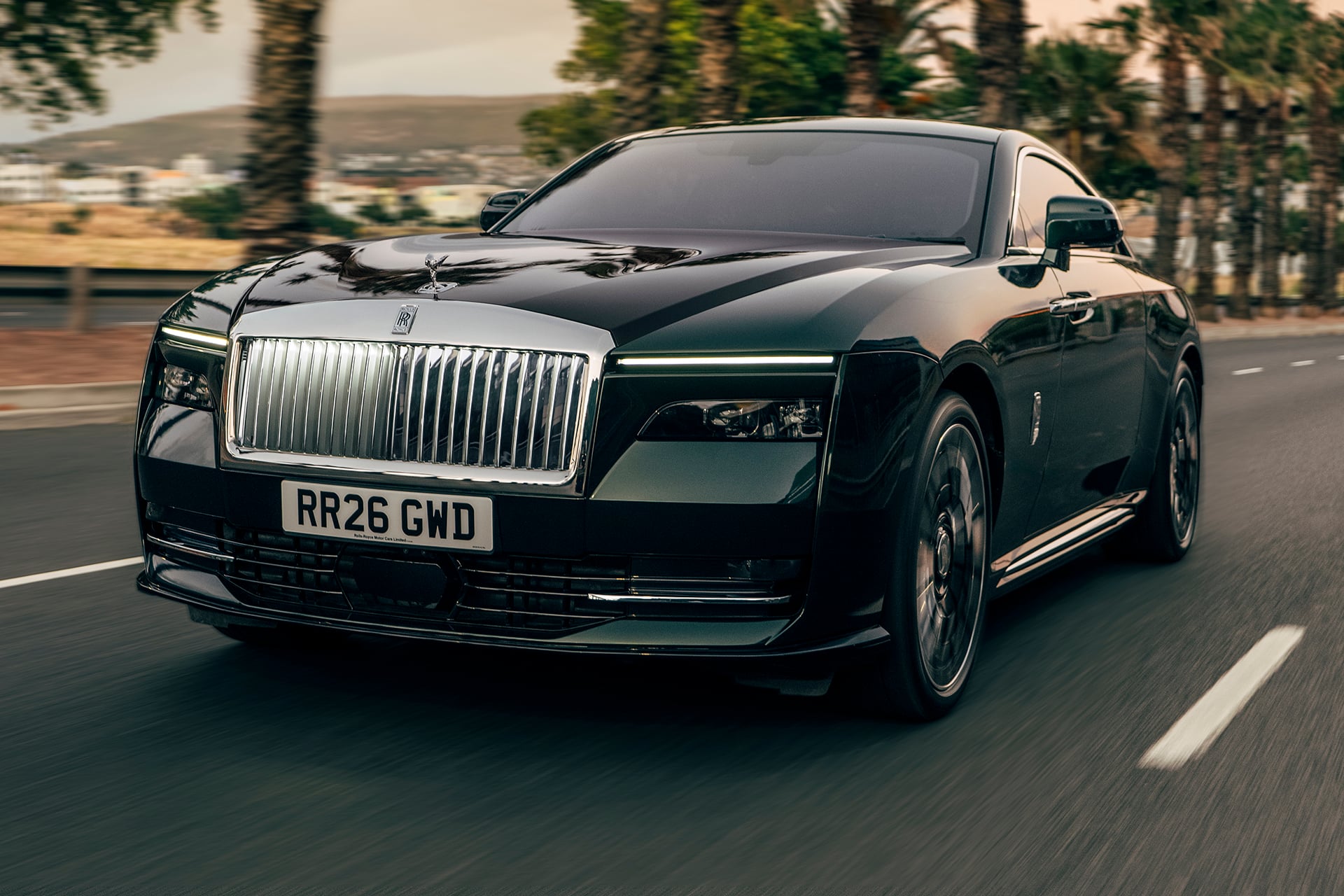 Novo Spectre Black Badge vira o Rolls-Royce mais potente já feito, com 680 cv