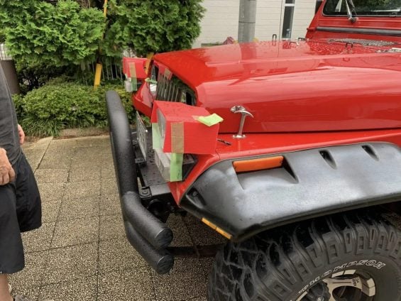 Jeep Wrangler YJ com faróis improvisados de papelão (4)