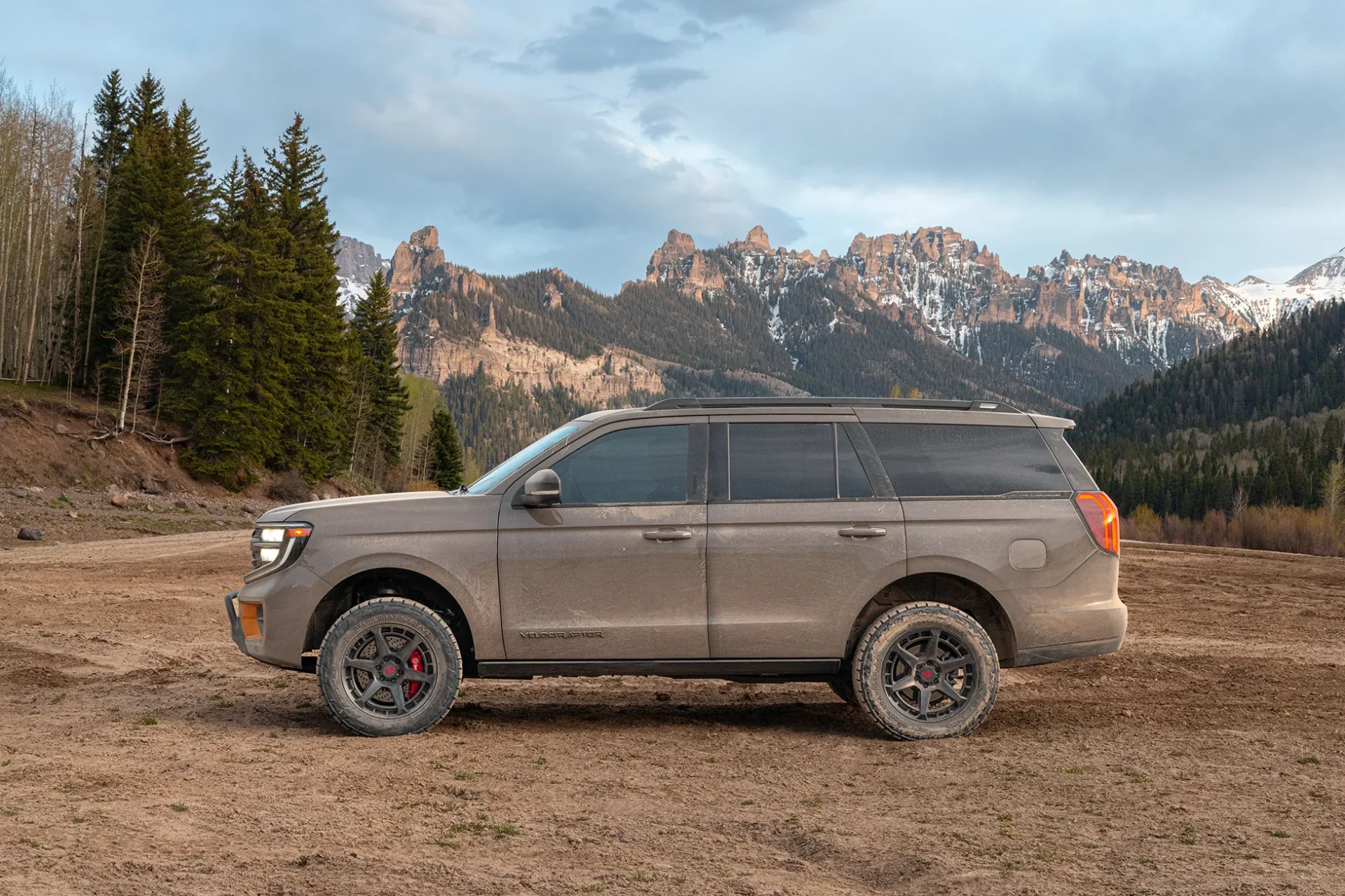 VelociRaptor Expedition da Hennesey