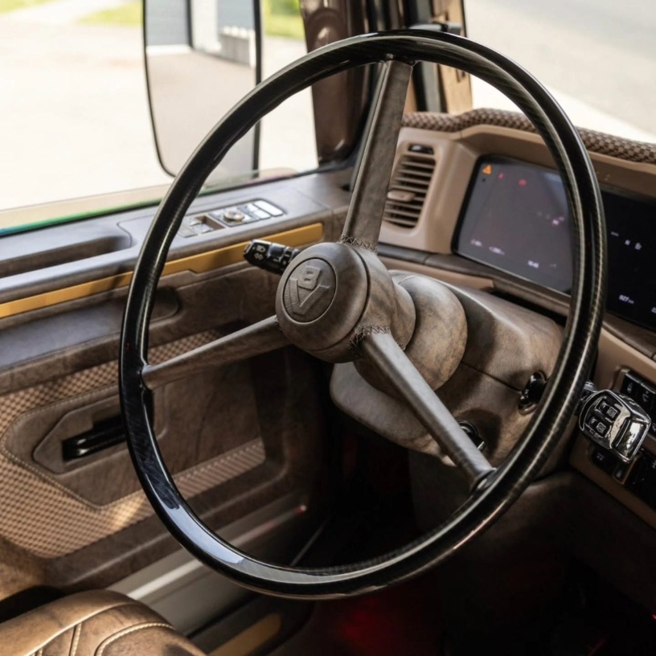 Scania 163 M V8 530 Interior 1