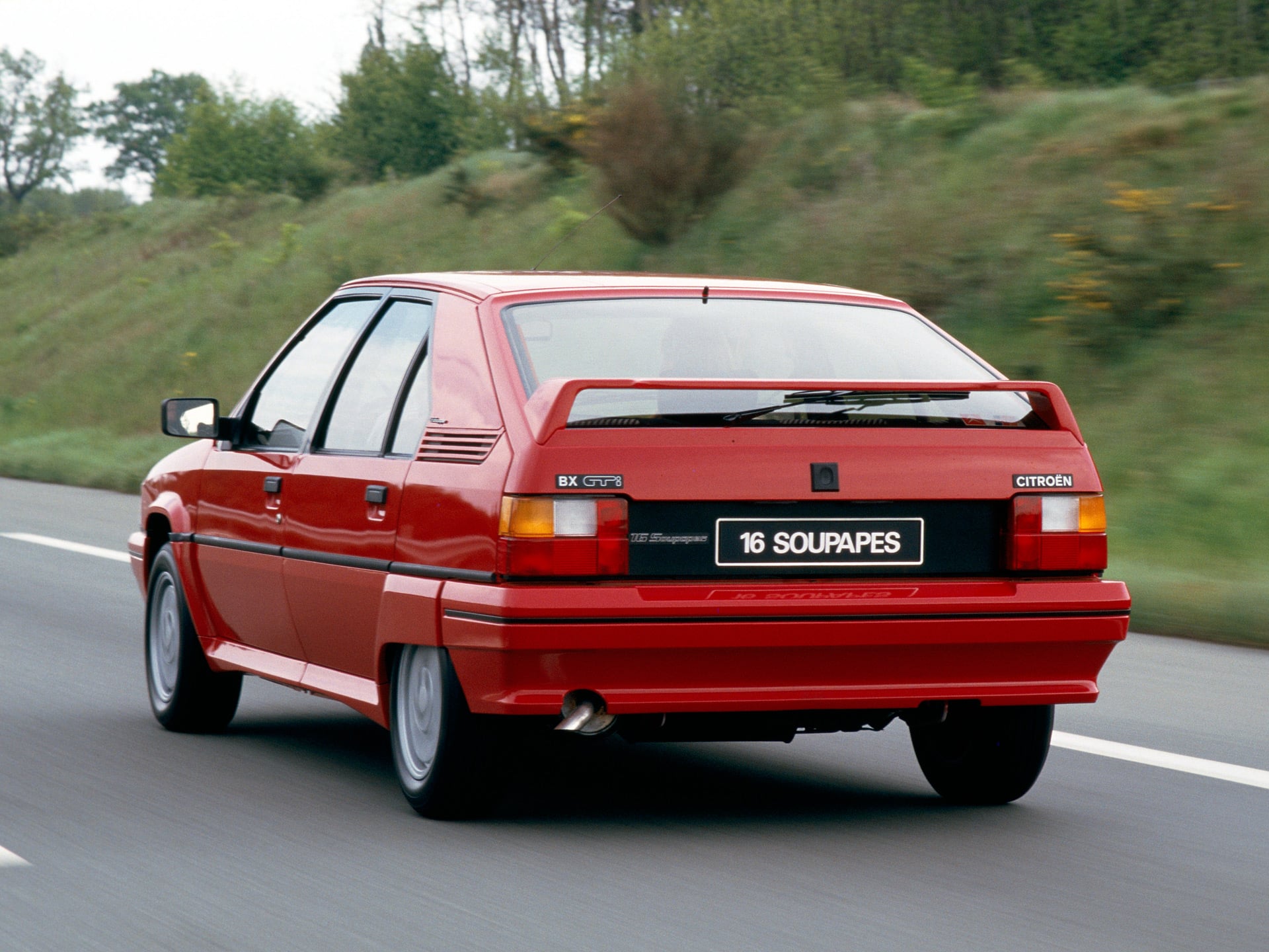 CITROEN BX VERMELHO MOVIMENTO TRASEIRA