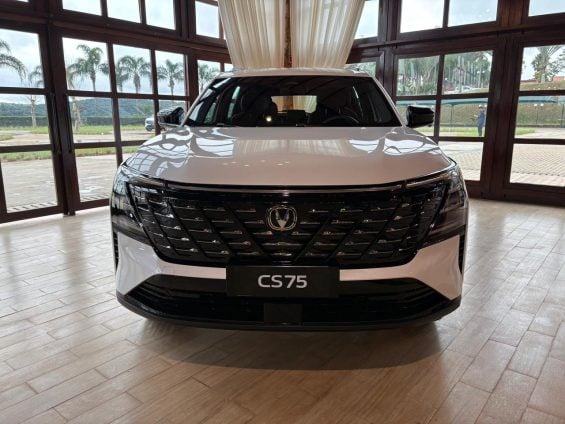 Caoa Changan CS75 2027 branco dianteira