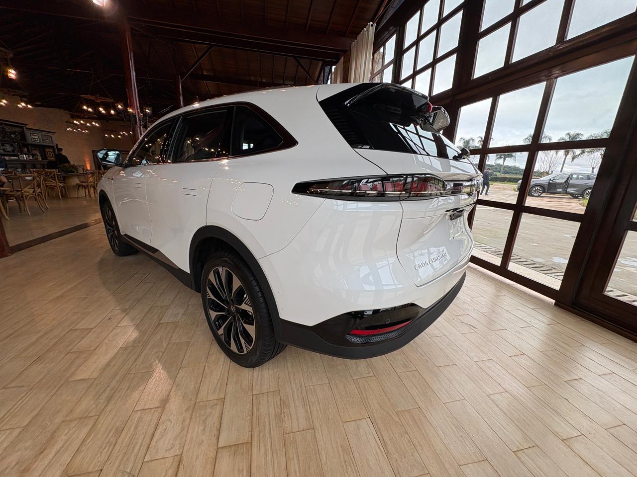 Caoa Changan CS75 2027 branco traseira (2)