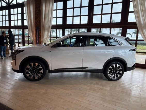 Caoa Changan CS75 2027 branco lateral