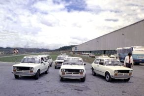 Fiat 147 a álcool 1979 frente na fábrica de betim