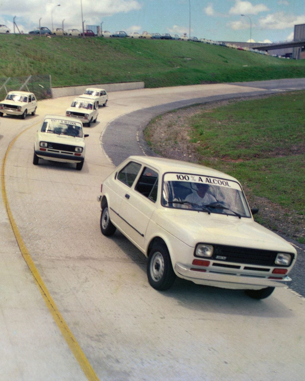 Fiat 147 a álcool na pista de testes de betim IG