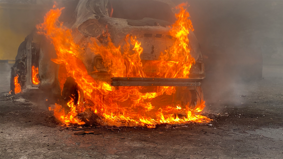 China cria normas que proíbem baterias de carros elétricos de pegar fogo ou explodir