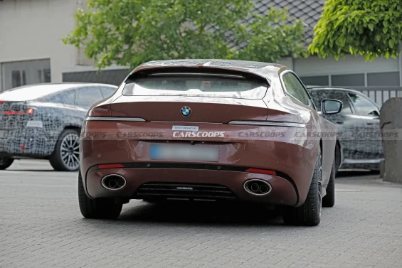 BMW Speedtop aparece sem camuflagem e mantém visual fiel ao conceito 5