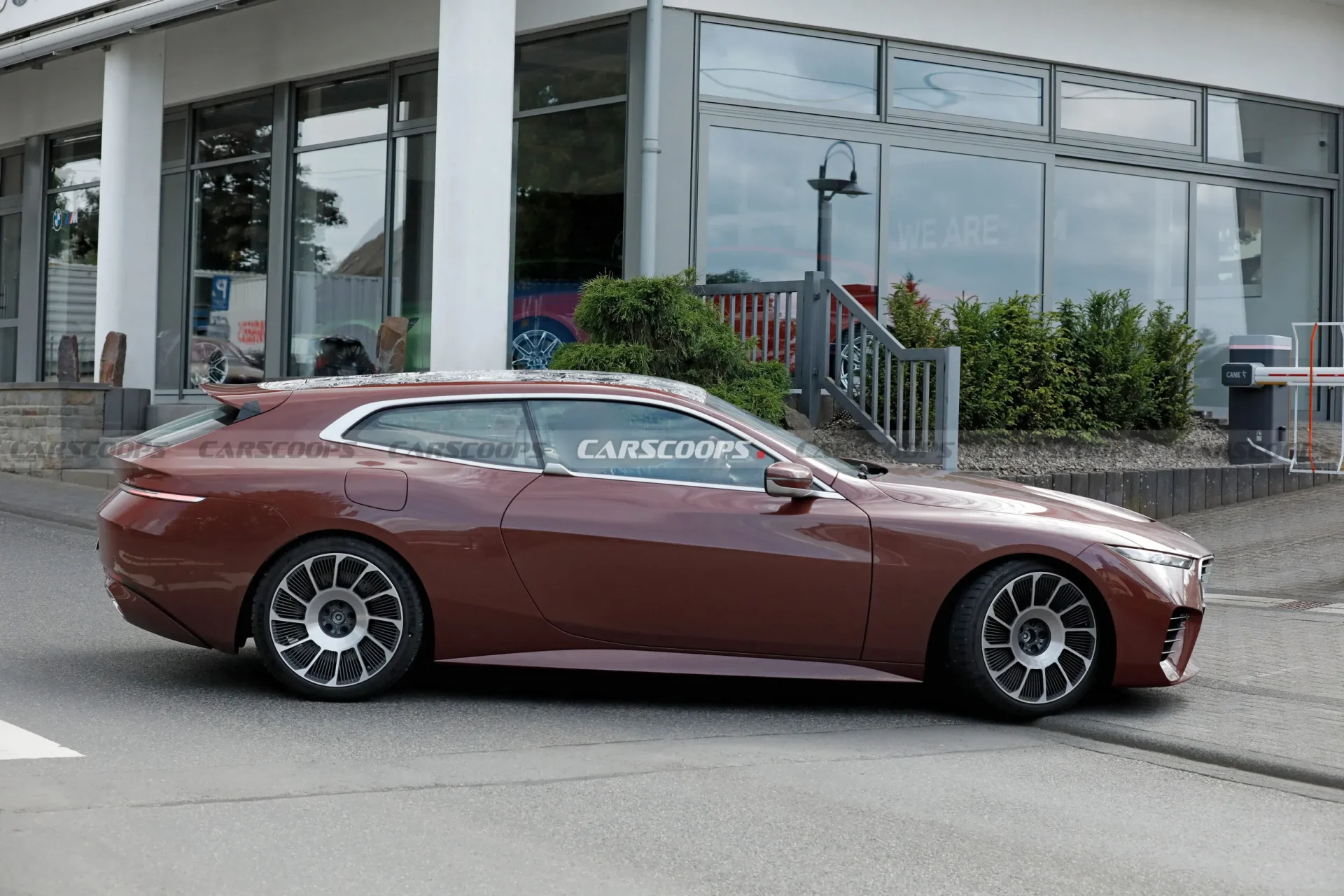 BMW Speedtop aparece sem camuflagem e mantém visual fiel ao conceito 3
